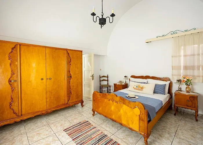 Semesterbostad Amoni House- An Authentic Village