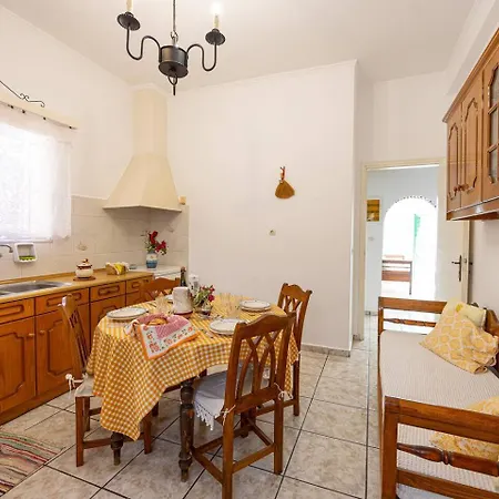 Amoni House- An Authentic Village Vakantiehuis