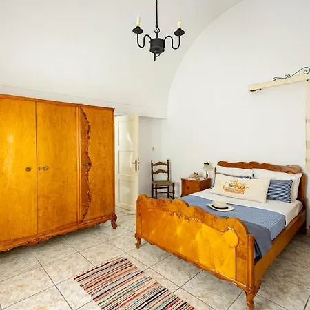 Сasa de vacaciones Amoni House- An Authentic Village